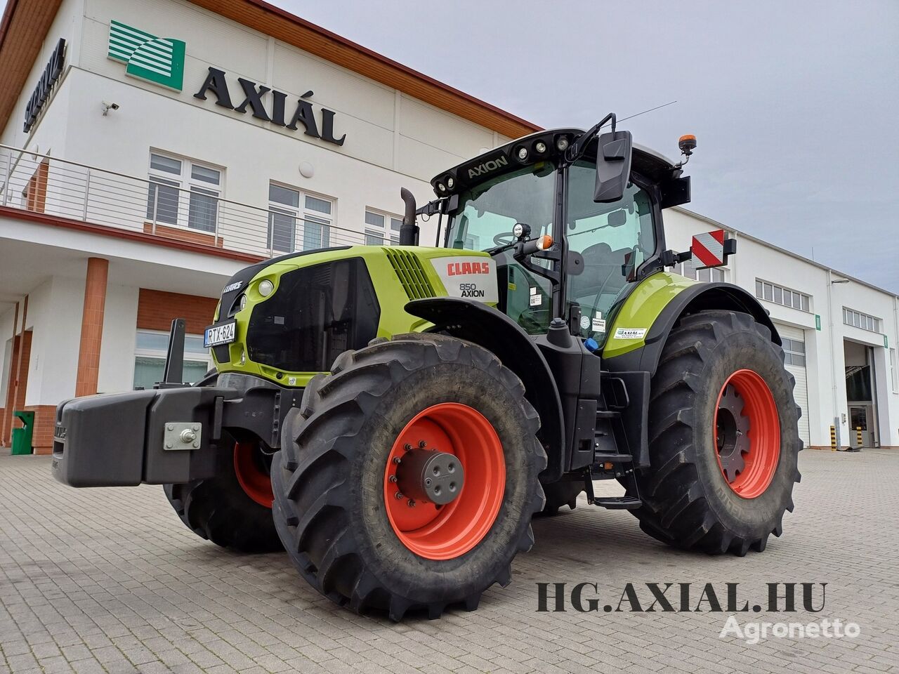 трактор колесный Claas Axion 850 Tractor